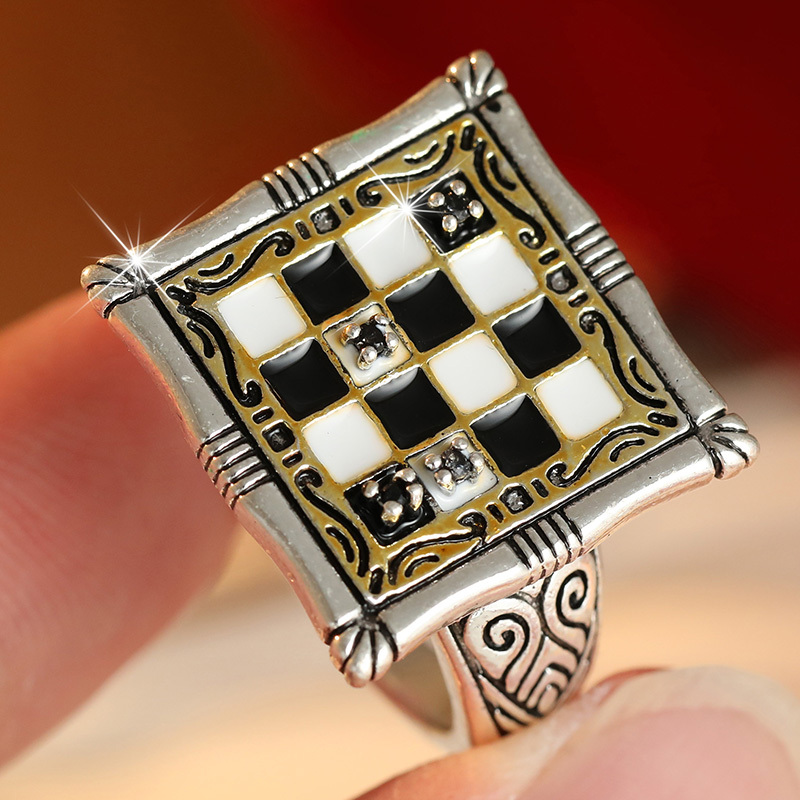 Vintage Checkered Wide-Band Ring for Women